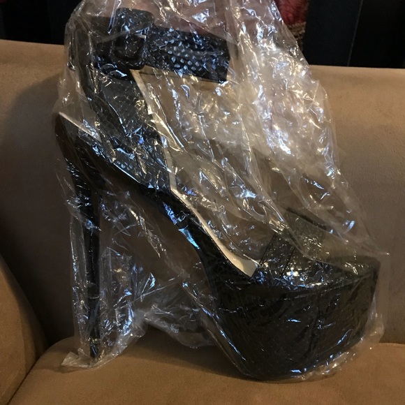 ⭐️ 1 LEFT ⭐️ Black Stiletto Heel - Picture 3 of 6